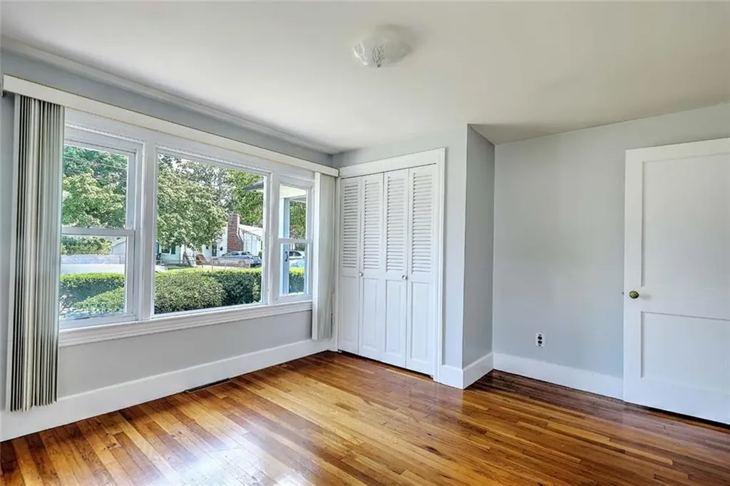 6 Woodbine Street East Providence RI 02915