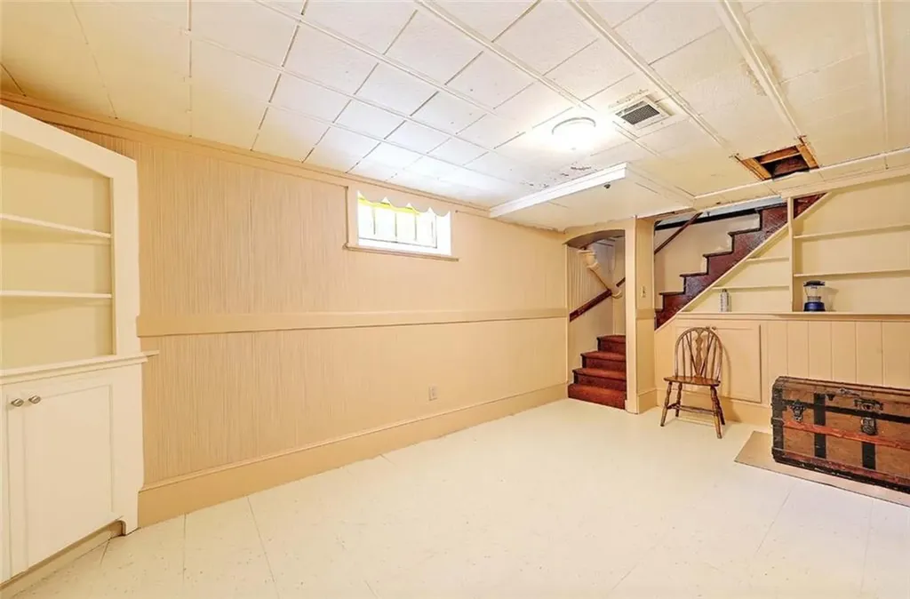 6 Woodbine Street East Providence RI 02915