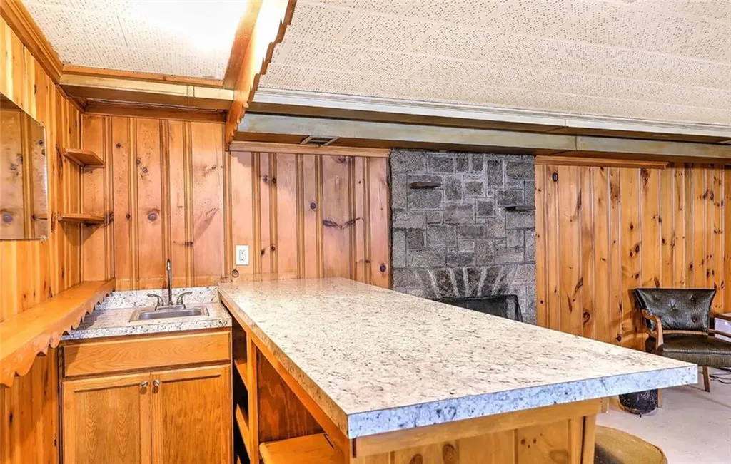 6 Woodbine Street East Providence RI 02915