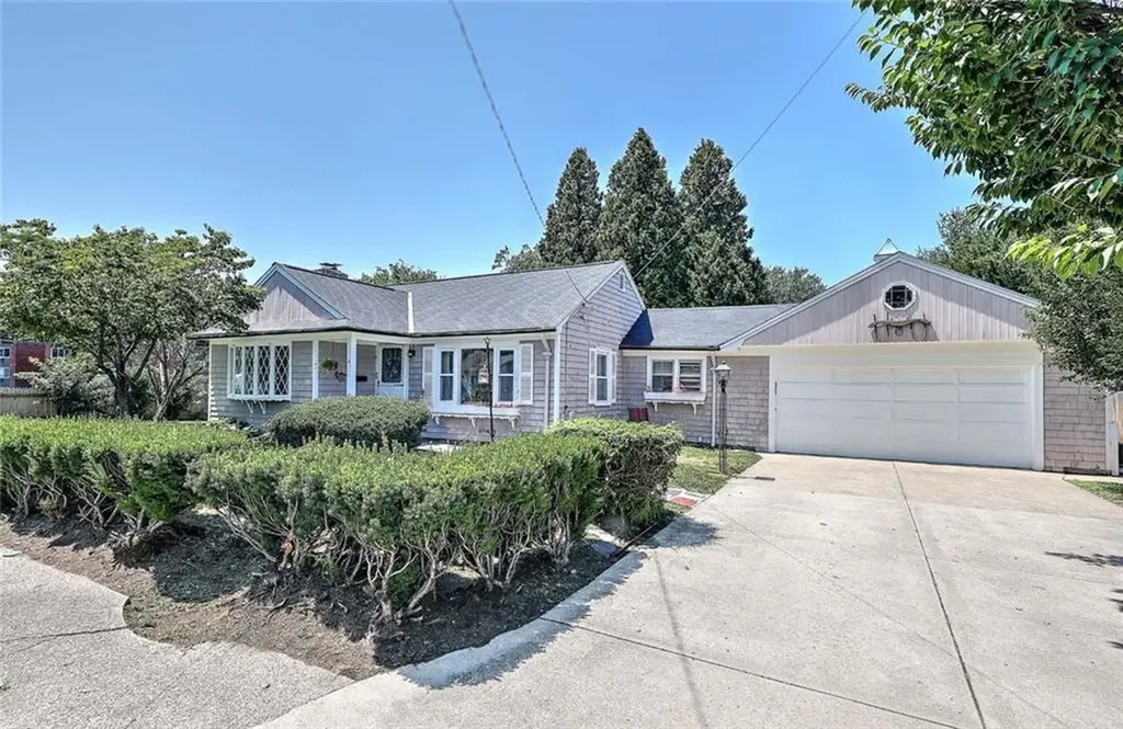 6 Woodbine Street East Providence RI 02915