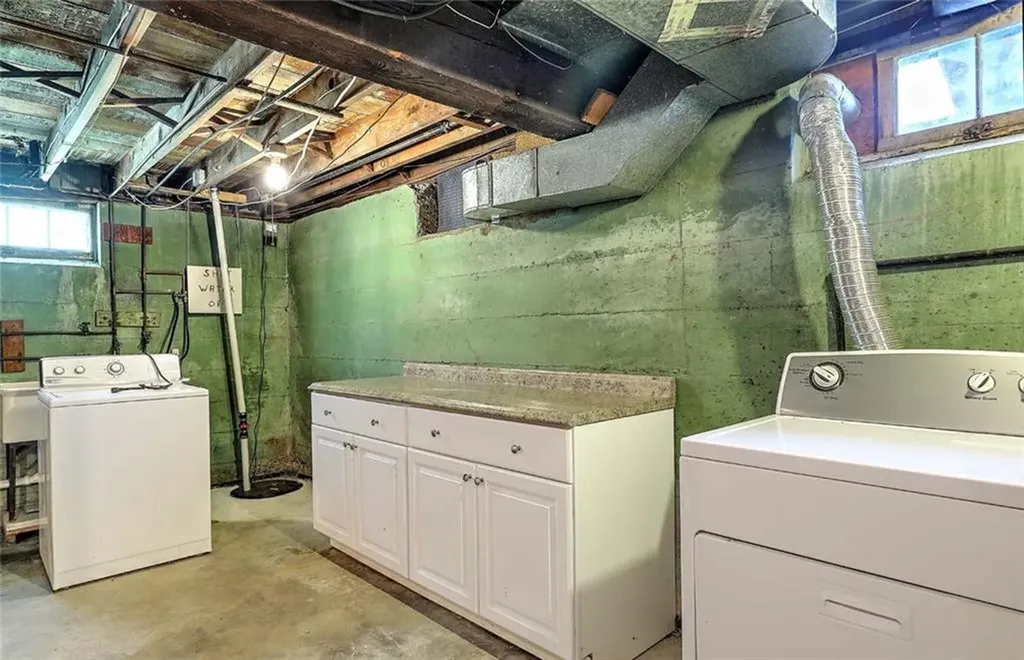 6 Woodbine Street East Providence RI 02915