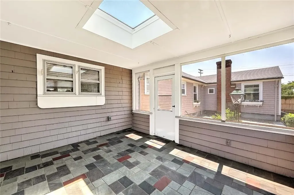 6 Woodbine Street East Providence RI 02915