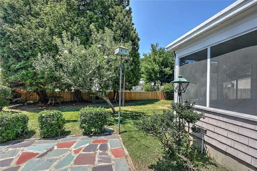 6 Woodbine Street East Providence RI 02915