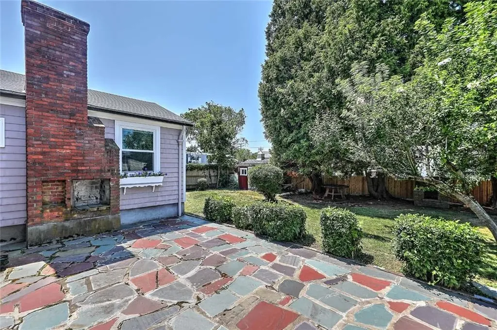 6 Woodbine Street East Providence RI 02915