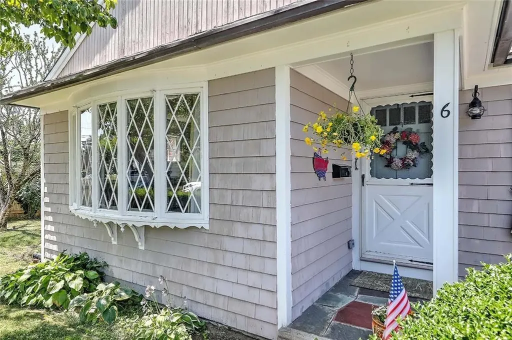 6 Woodbine Street East Providence RI 02915