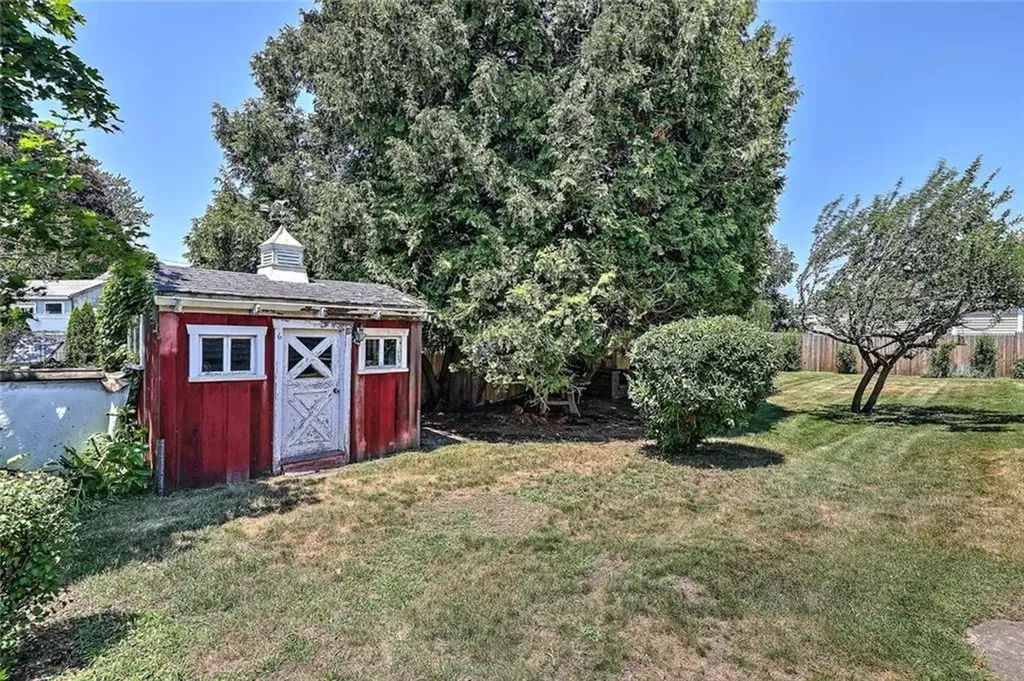 6 Woodbine Street East Providence RI 02915