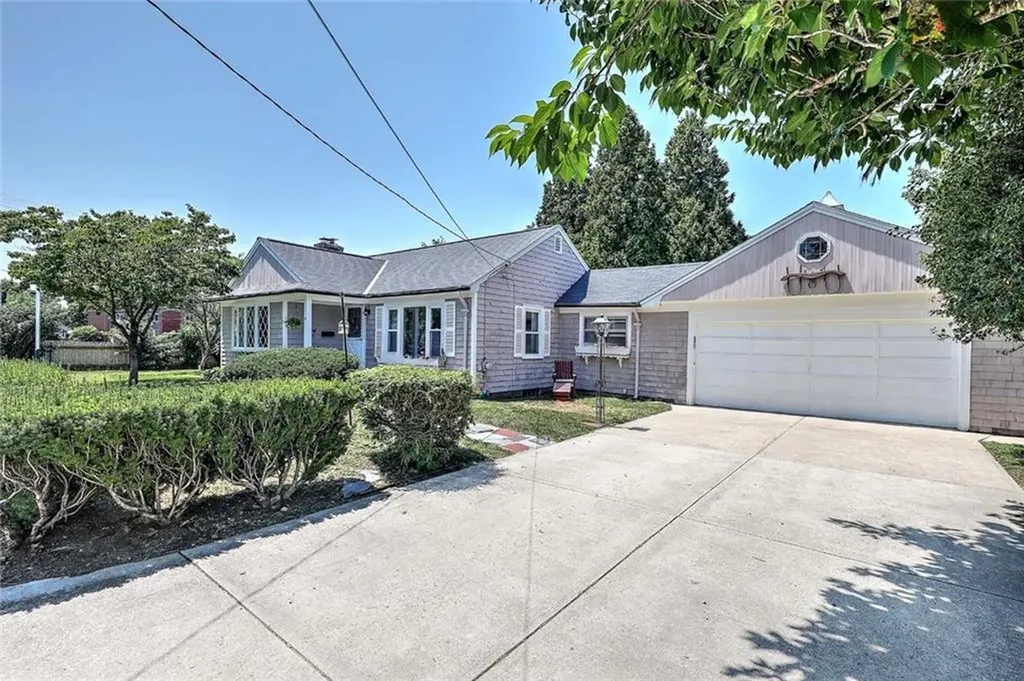 6 Woodbine Street East Providence RI 02915
