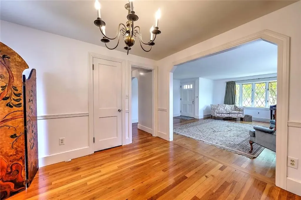 6 Woodbine Street East Providence RI 02915