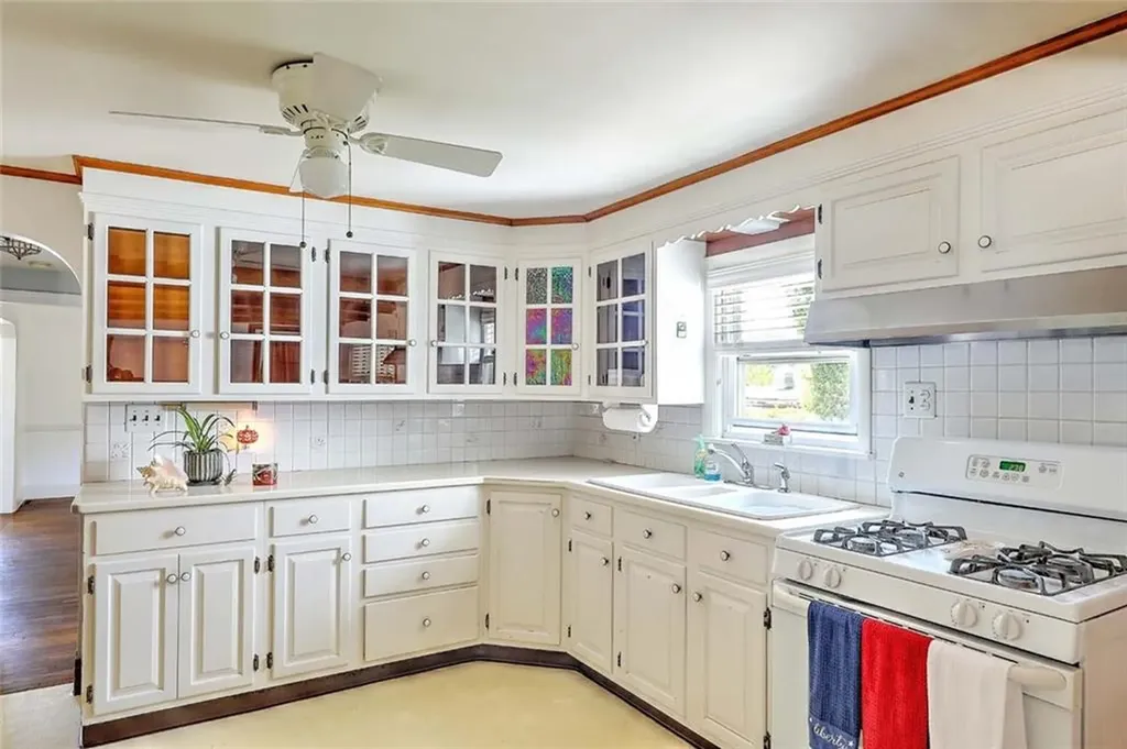 6 Woodbine Street East Providence RI 02915