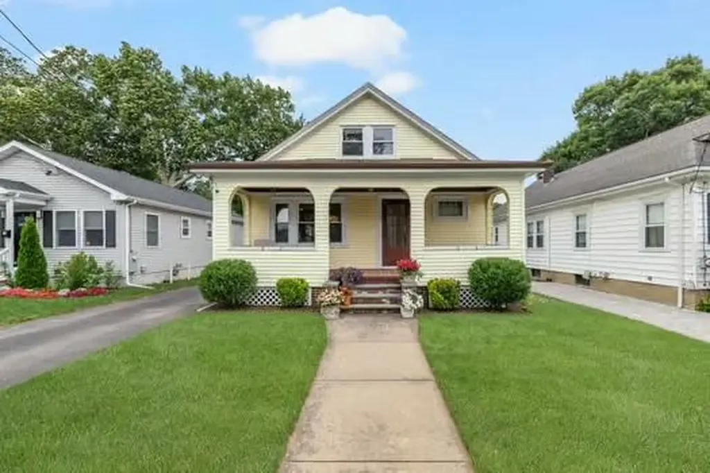 76 Myrtle Avenue Cranston RI 02910