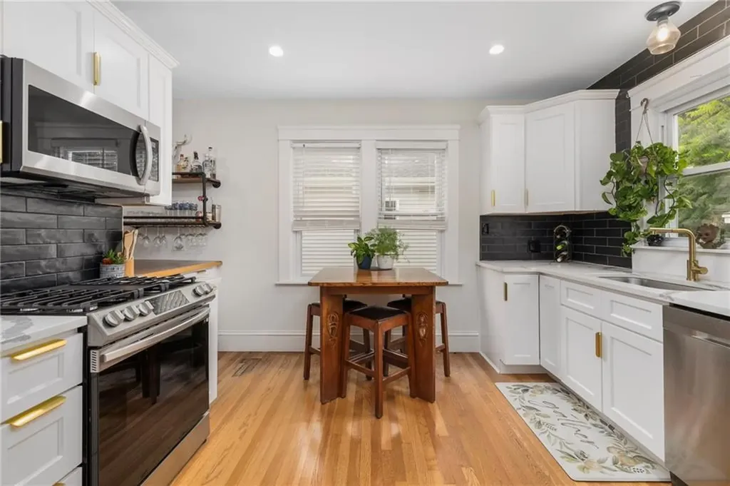 76 Myrtle Avenue Cranston RI 02910