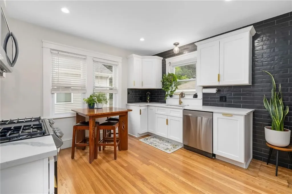 76 Myrtle Avenue Cranston RI 02910