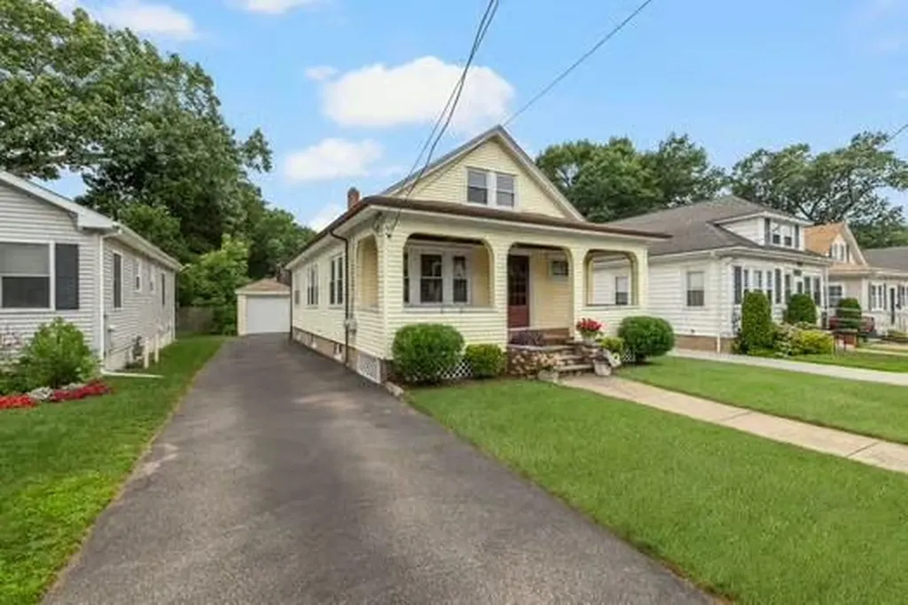 76 Myrtle Avenue Cranston RI 02910