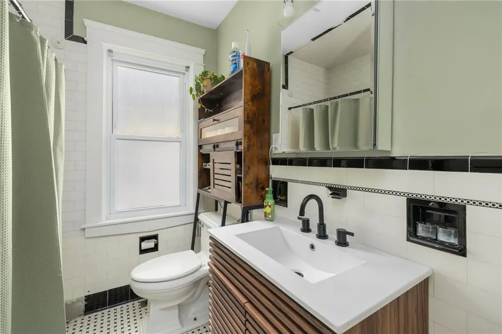76 Myrtle Avenue Cranston RI 02910