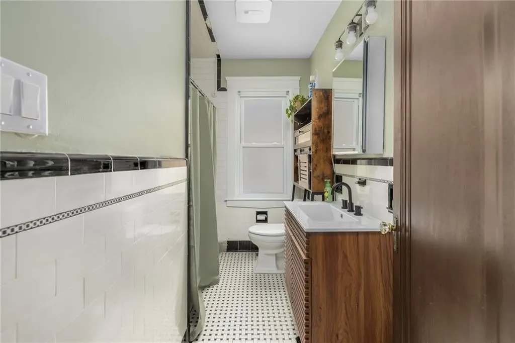 76 Myrtle Avenue Cranston RI 02910