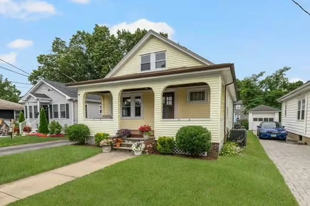 76 Myrtle Avenue Cranston RI 02910