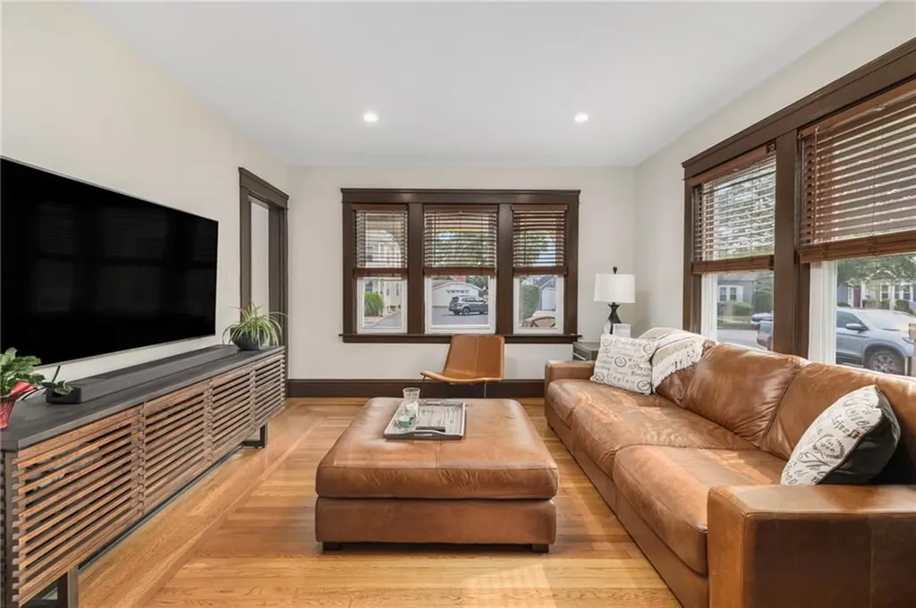 76 Myrtle Avenue Cranston RI 02910