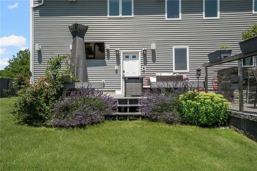 46 Exeter Boulevard Narragansett RI 02882