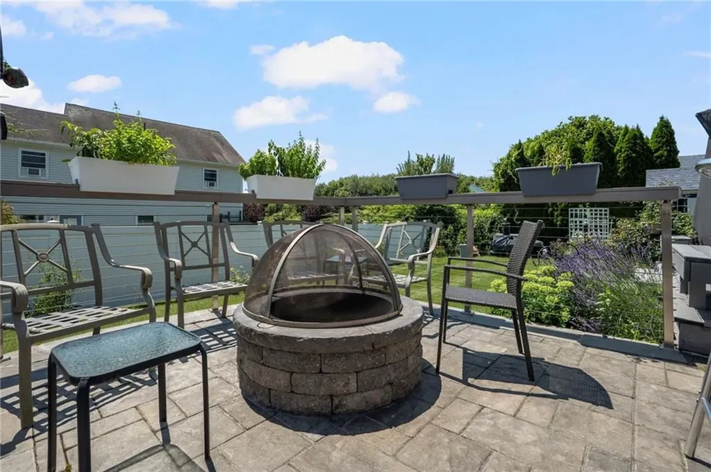 46 Exeter Boulevard Narragansett RI 02882