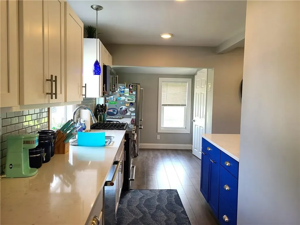 98 Alden Avenue Warwick RI 02889