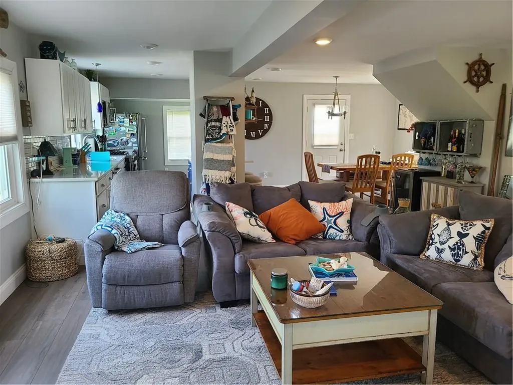 98 Alden Avenue Warwick RI 02889