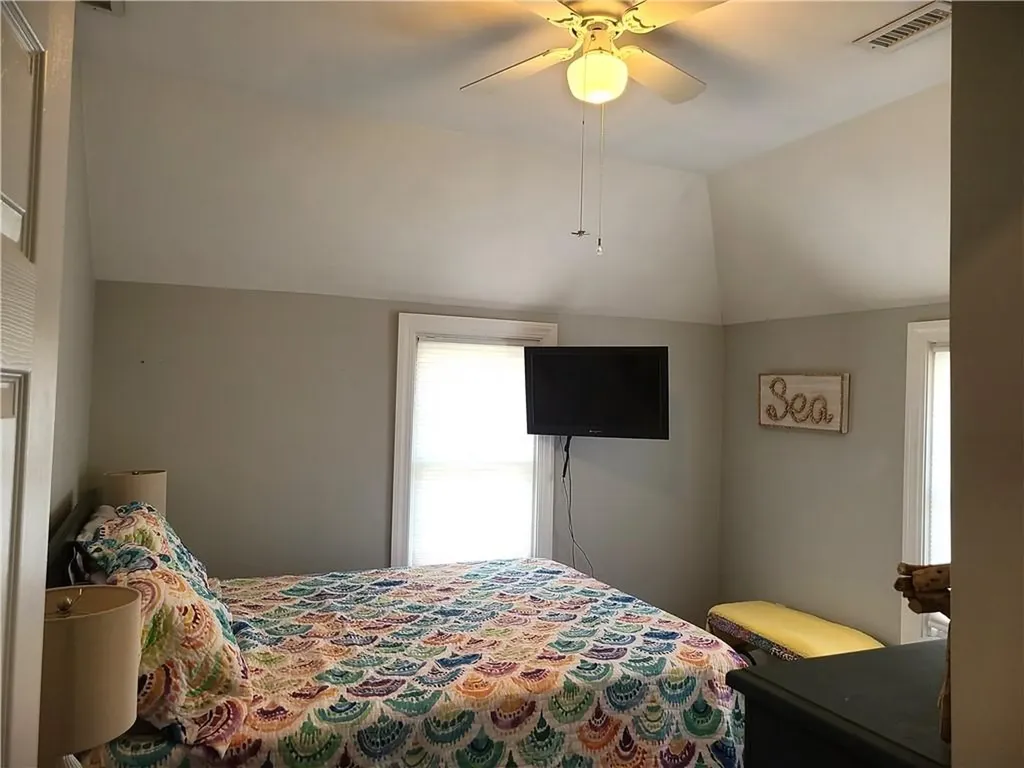 98 Alden Avenue Warwick RI 02889