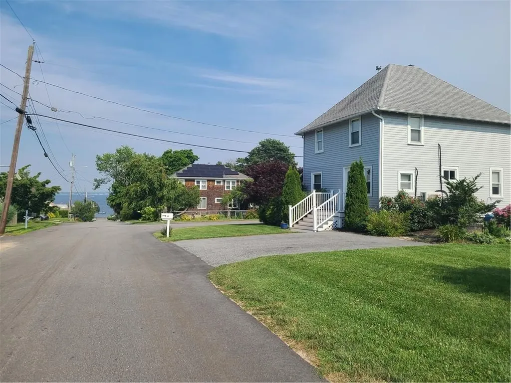 98 Alden Avenue Warwick RI 02889