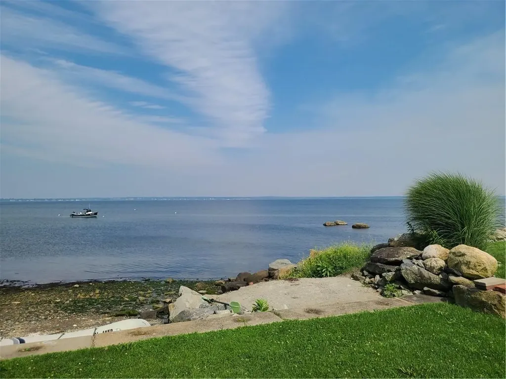 98 Alden Avenue Warwick RI 02889