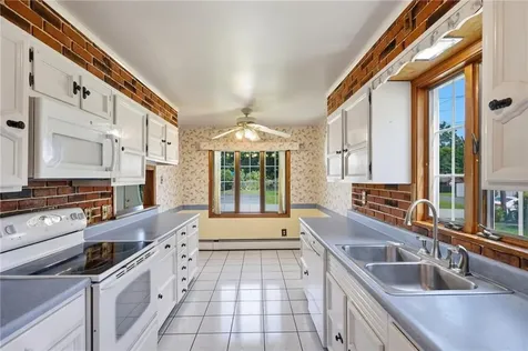 22 Hatfield Street North Kingstown RI 02852