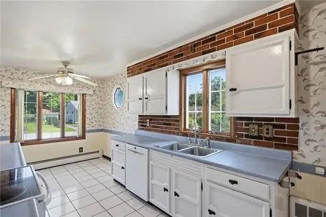 22 Hatfield Street North Kingstown RI 02852