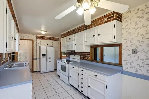 22 Hatfield Street North Kingstown RI 02852