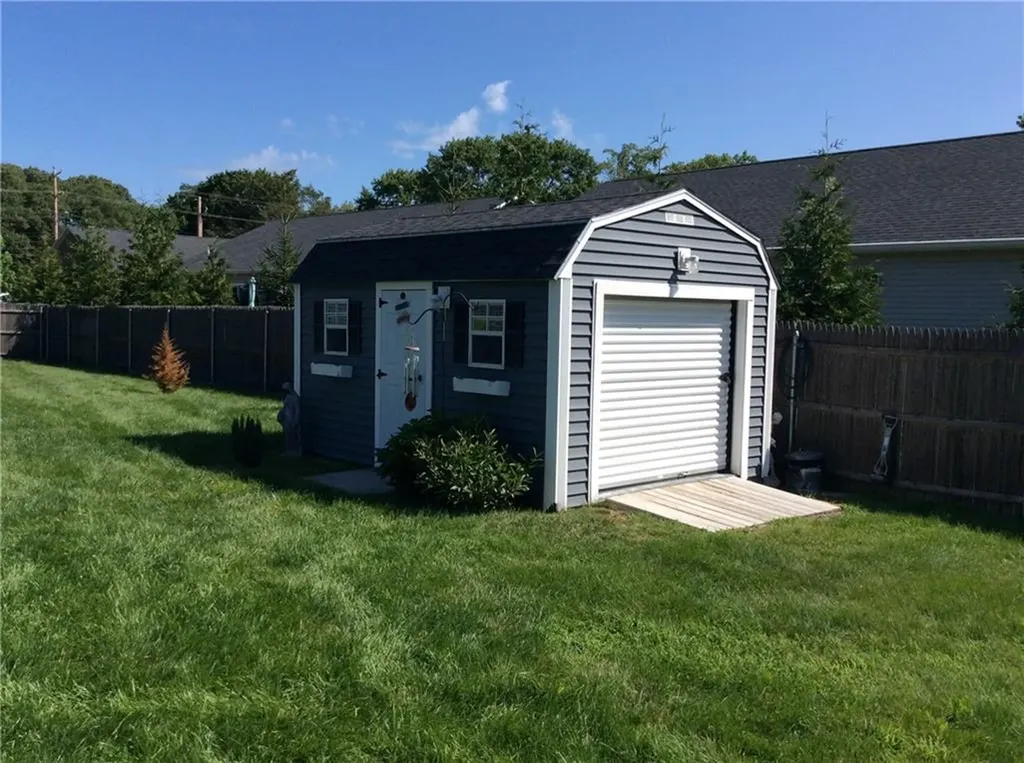 18 Mellon Road Warwick RI 02889