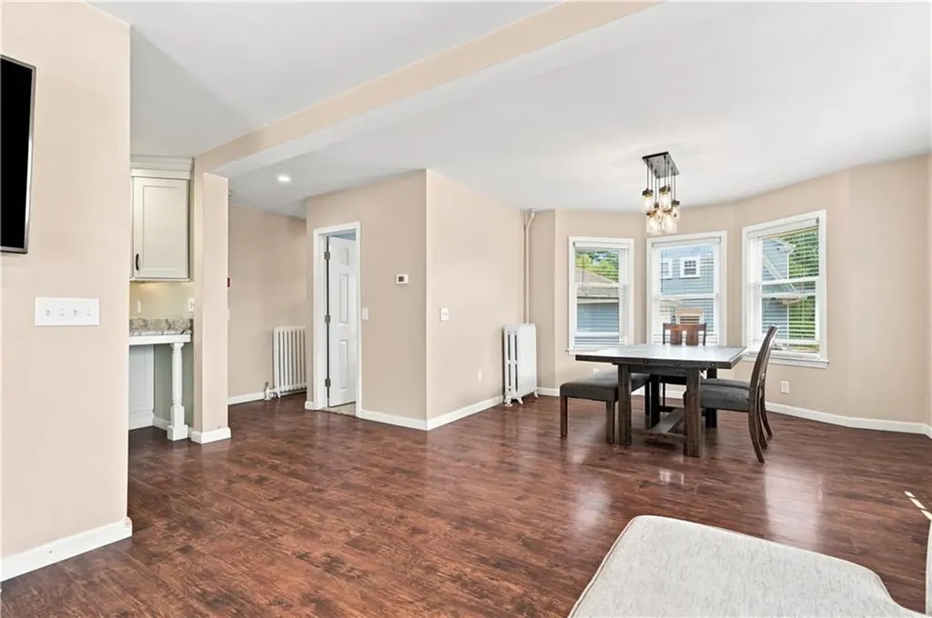 82 Dyer Avenue East Providence RI 02919
