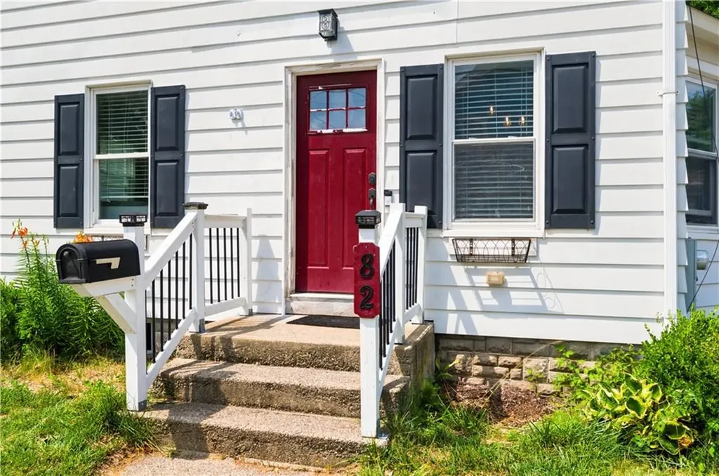 82 Dyer Avenue East Providence RI 02919