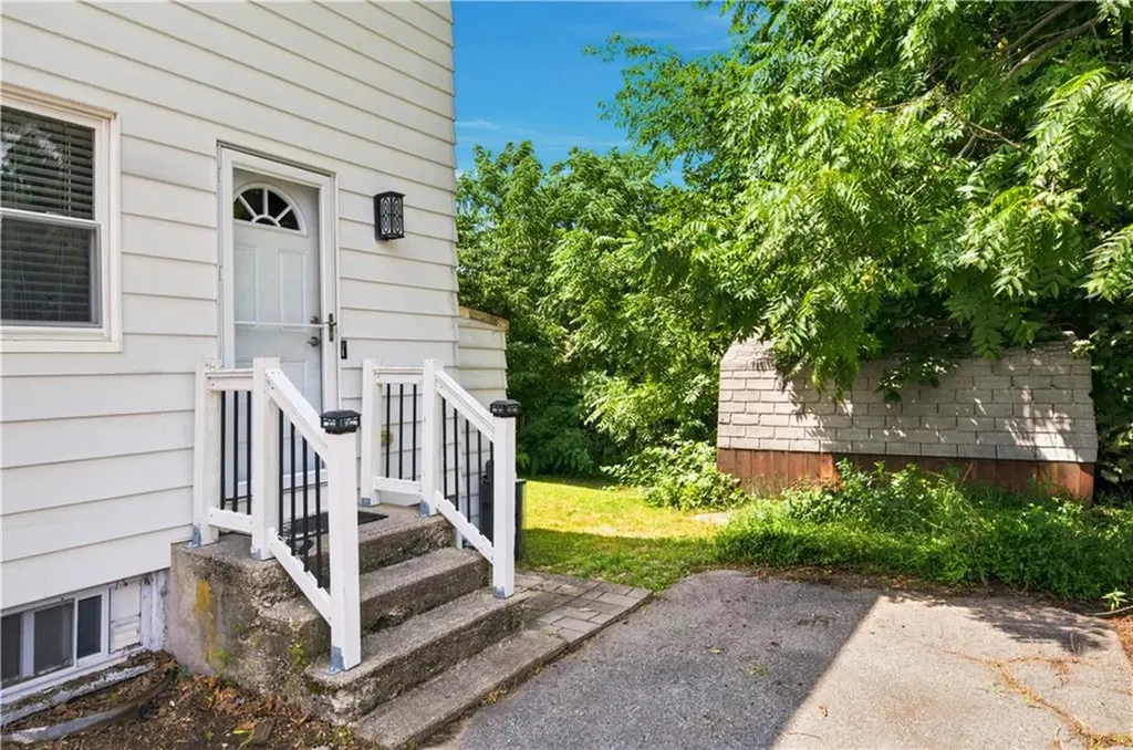 82 Dyer Avenue East Providence RI 02919