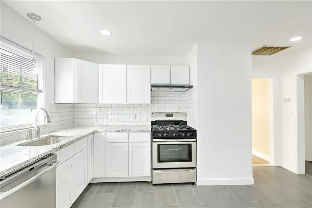 247 Grosvenor Avenue North Providence RI 02904