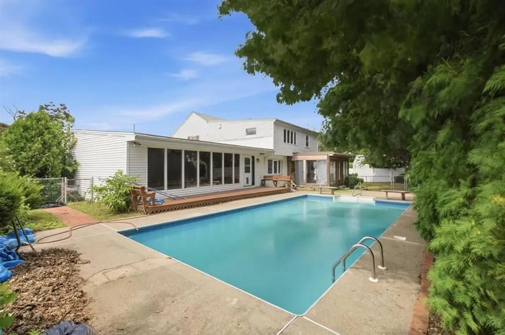 12 Buttonwood Drive Cranston RI 02920