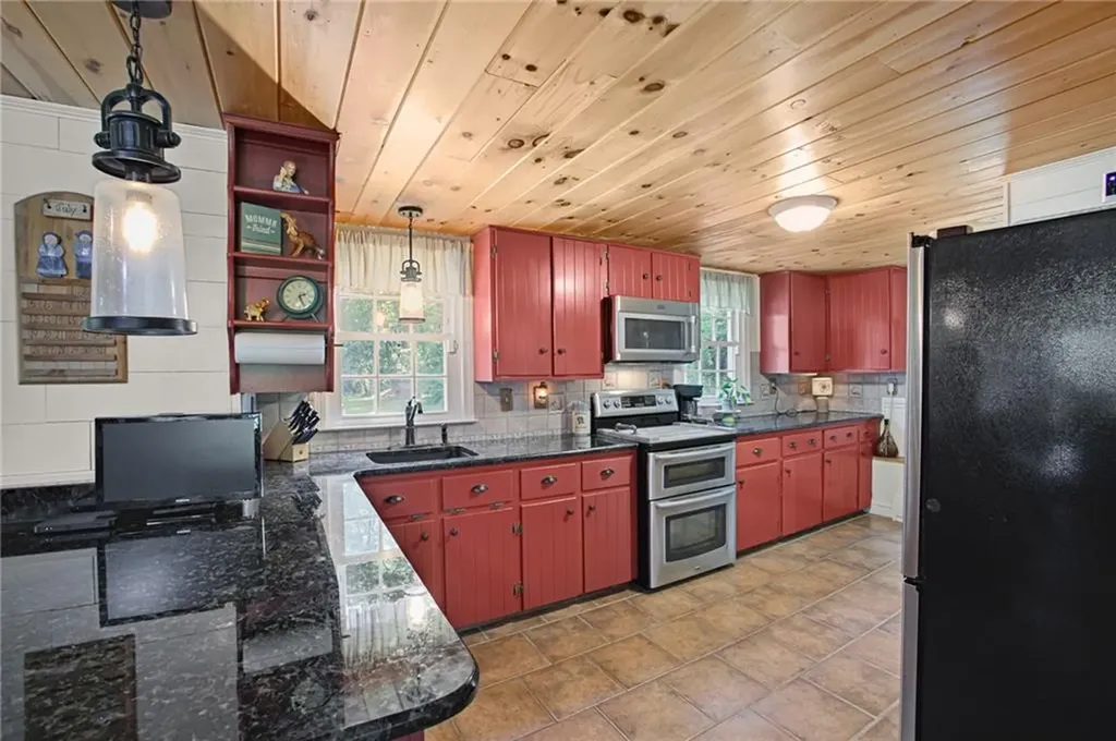 22 Burgess Road Foster RI 02825