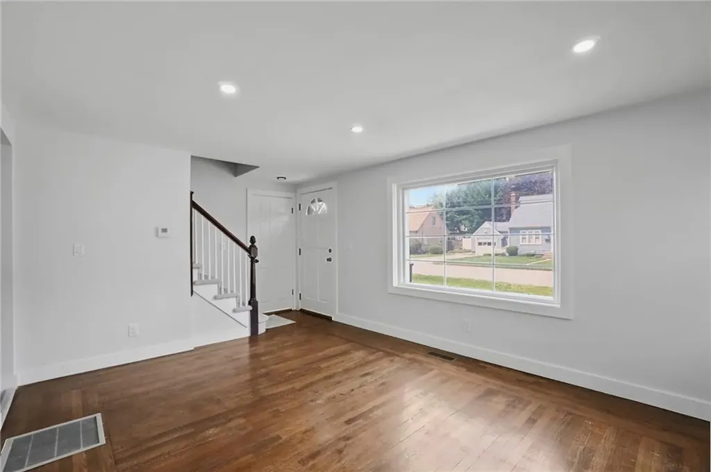 95 Harmony Court Warwick RI 02889