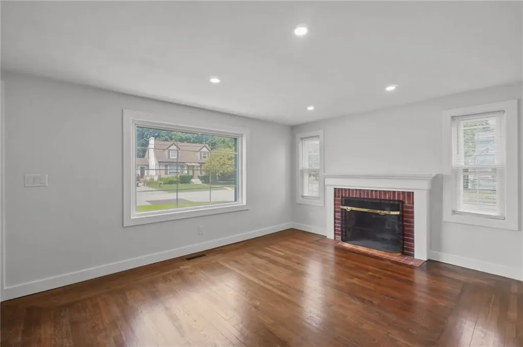 95 Harmony Court Warwick RI 02889