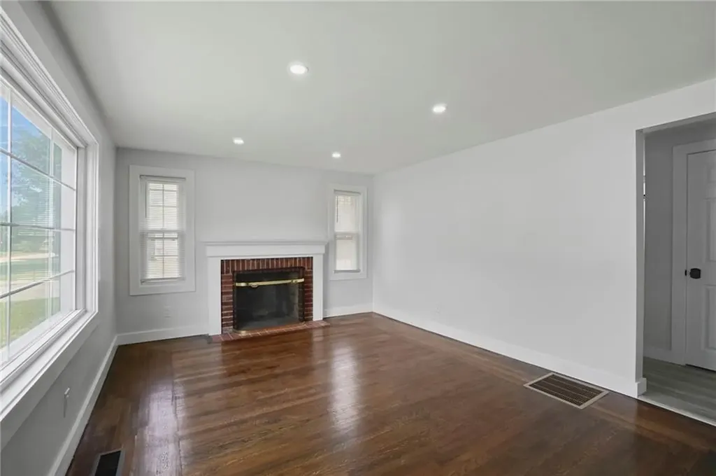 95 Harmony Court Warwick RI 02889
