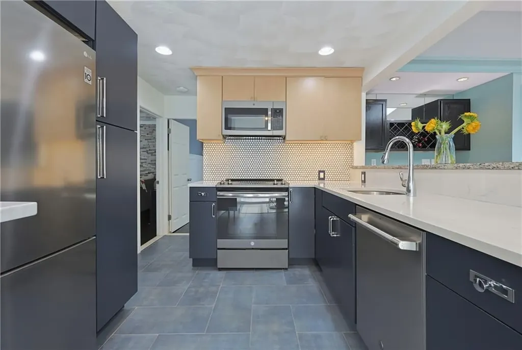 205 Waterman Avenue North Providence RI 02911