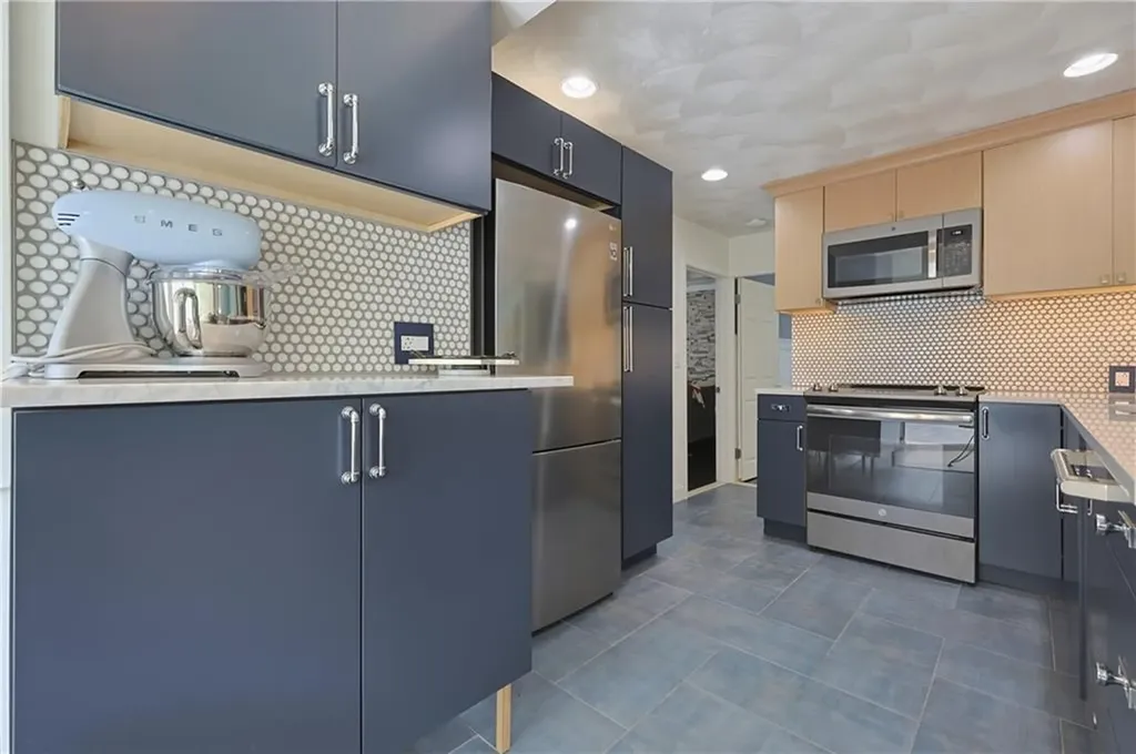 205 Waterman Avenue North Providence RI 02911