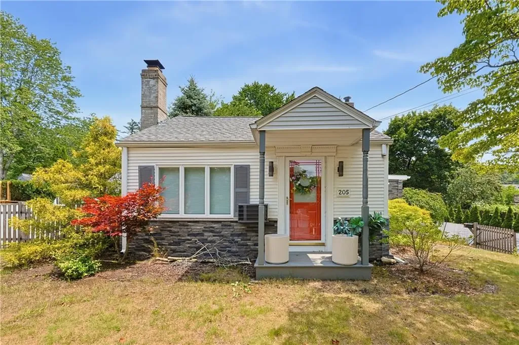 205 Waterman Avenue North Providence RI 02911