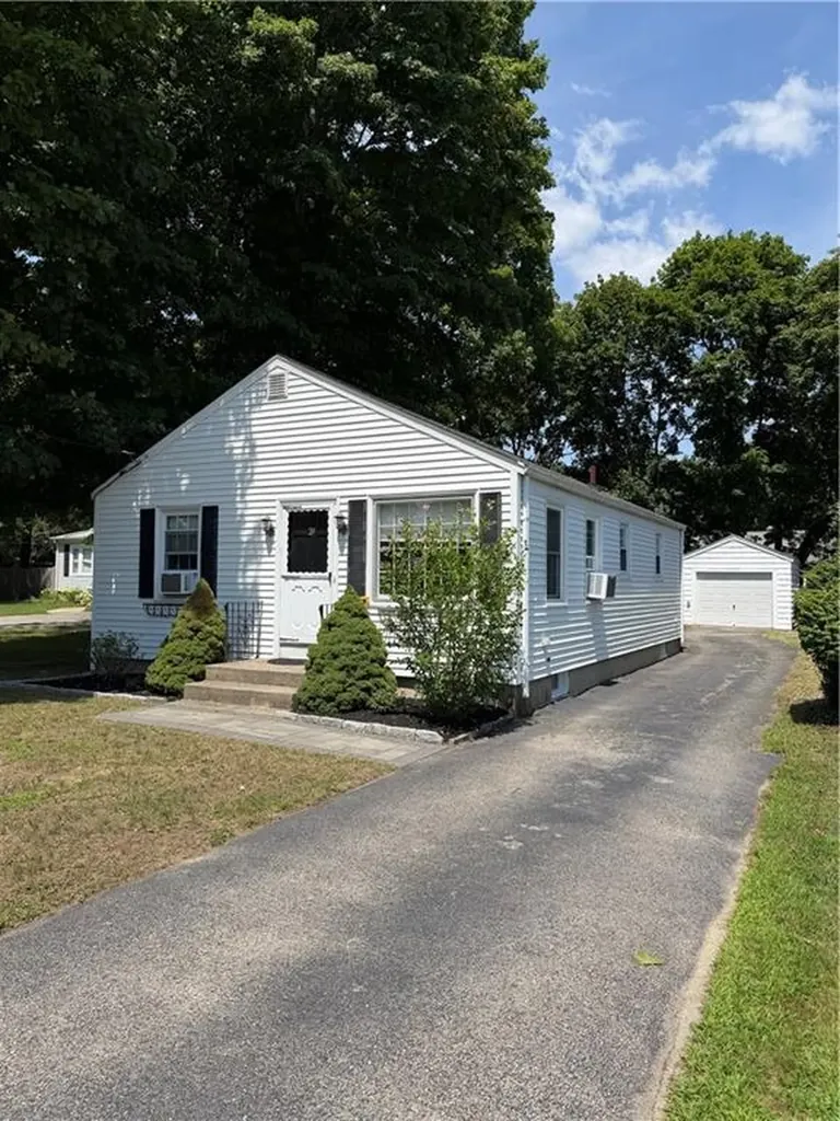 29 Pleasant View Road Warwick RI 02888