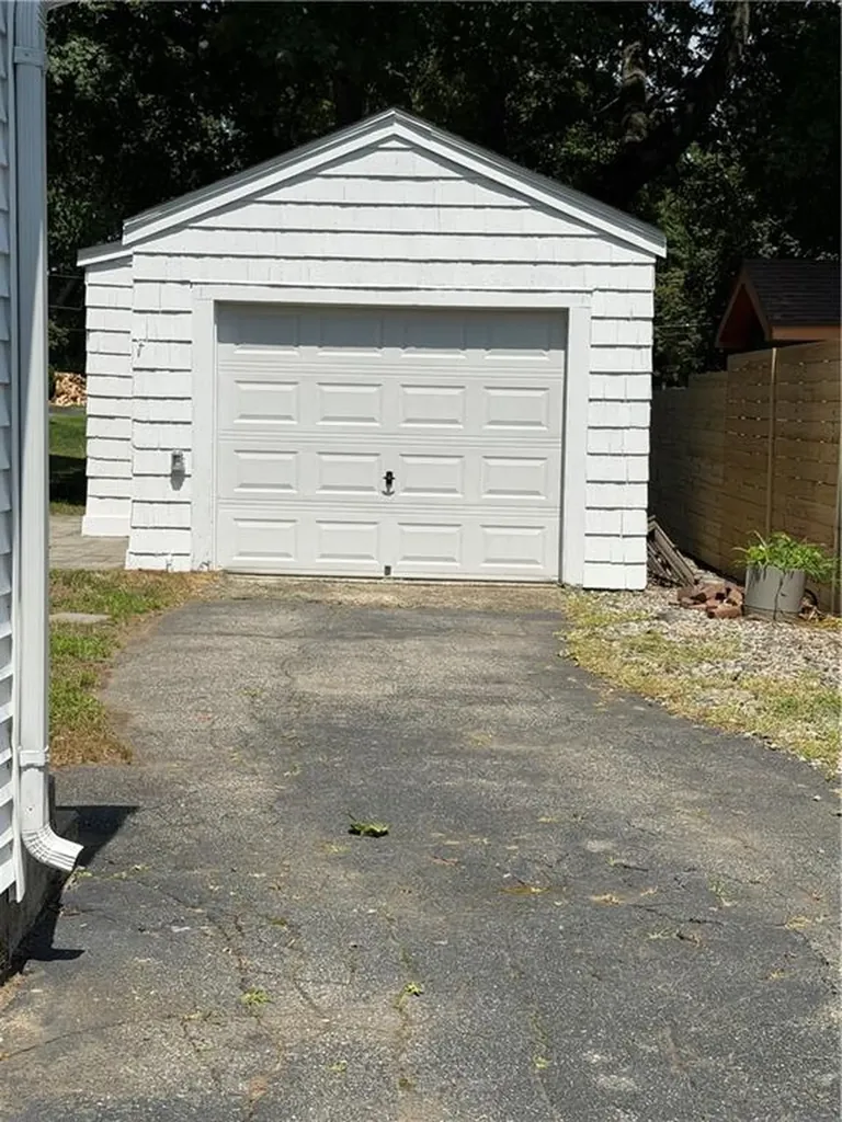 29 Pleasant View Road Warwick RI 02888