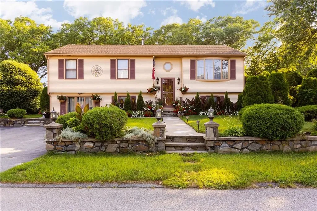 25 Ardway Avenue Warwick RI 02889