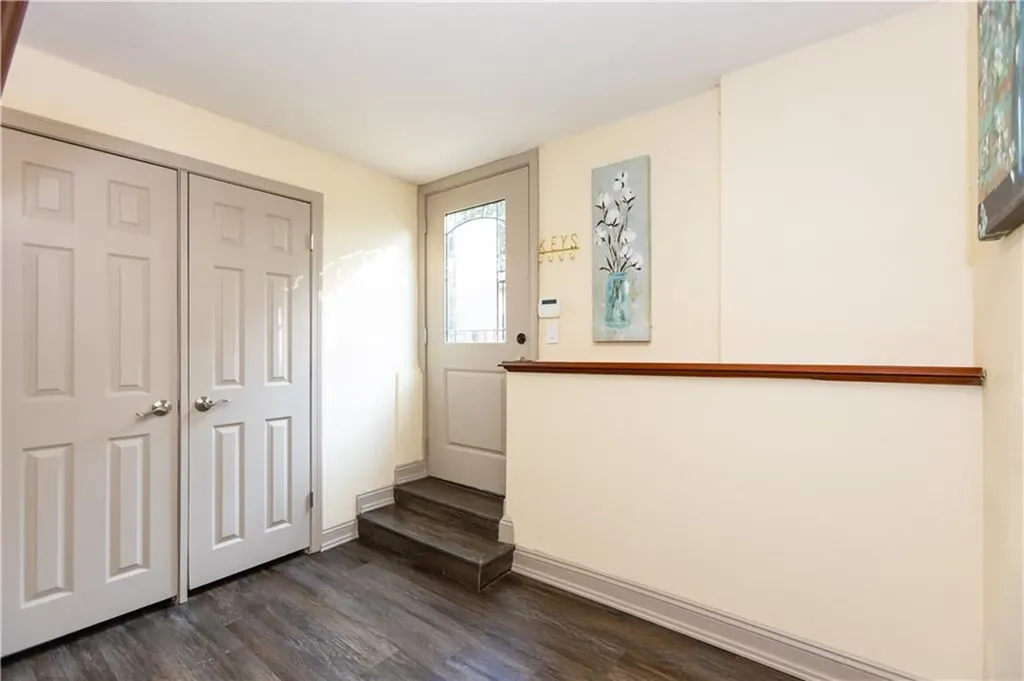 25 Ardway Avenue Warwick RI 02889