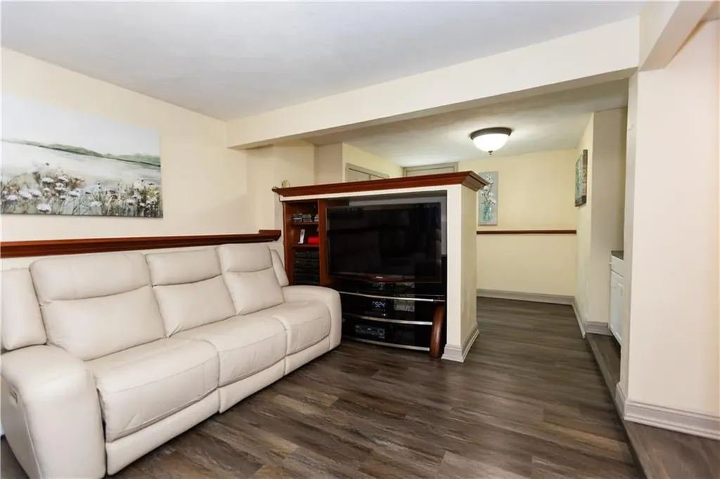 25 Ardway Avenue Warwick RI 02889