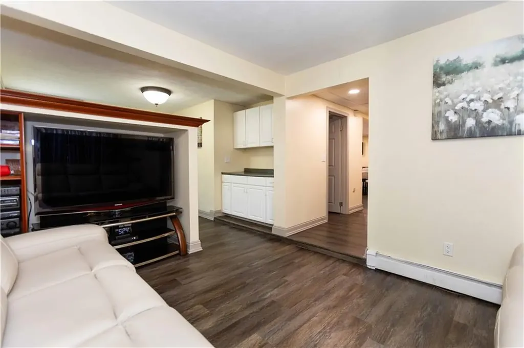 25 Ardway Avenue Warwick RI 02889